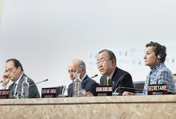 Presentation of the Draft Outcome Document of COP21, on 12 December. Photo: UN Photo / Mark Garten