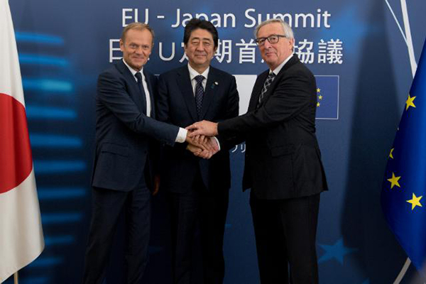 Donald Tusk, Shinzō Abe and Jean-Claude Juncker at the EU-Japan Summit 2017. © European Union , 2018 / Source: EC - Audiovisual Service / Photo: Etienne Ansotte.