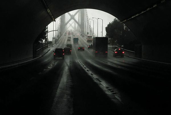 Al fondo, puente de la bahía de San Francisco. Foto: ah zut (CC BY-NC-ND 2.0)