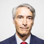 Gonzalo Escribano. Gonzalo Escribano. Investigador principal y director del Programa Energía y Clima del Real Instituto Elcano. Catedrático de Política Económica en el Departamento de Economía Aplicada de la UNED.