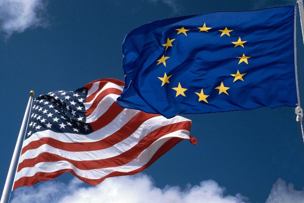 Banderas Estados Unidos y la Unión Europea. Foto: Emma Muñoz Descalzo / ©Real Instituto Elcano