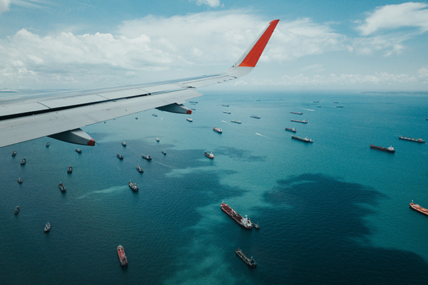 Plane overflying Singapore. Photo: Shawn Ang (@shawnanggg)