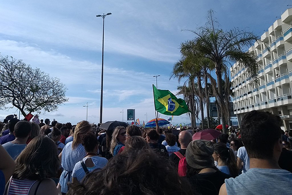 Protestas en contra del gobierno de Jair Bolsonaro, 2018. Foto: Pedro Toniazzo Terres (CC BY-SA 4.0)