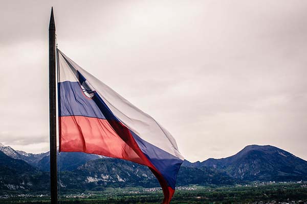 Bandera de Eslovenia. Foto Juliet Earth (CC BY-NC 2.0)