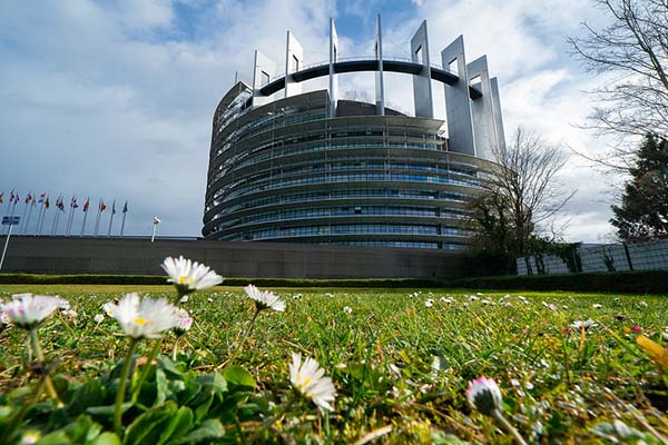 Outside the building of the European Parliament in Strasbourg, France. Photo: European Union 2020 – Source: EP (CC-BY-4.0)