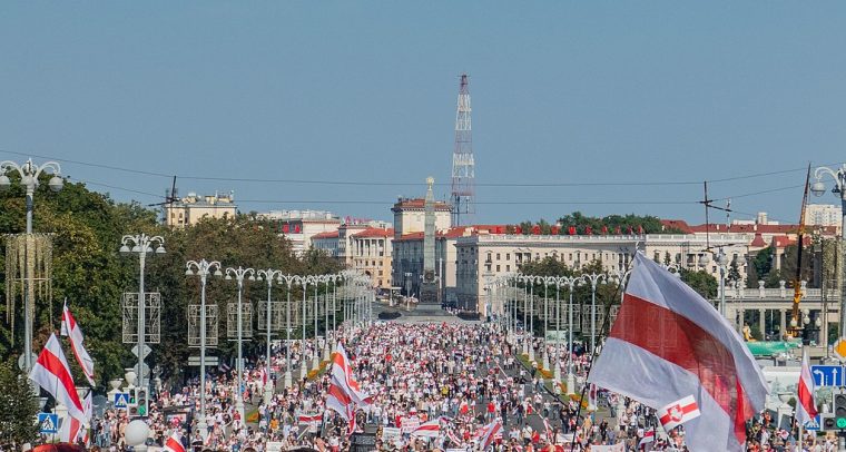 Lo que hay que saber sobre las protestas en Bielorrusia. Protestas en Agosto 2020 en Minsk (Bielorrusia). Foto: Homoatrox (CC BY-SA)