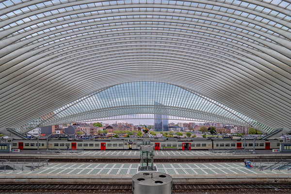 Entidades críticas y resiliencia en la UE: nueva propuesta de Directiva. Estación ferroviaria de Liège-Guillemins (Bélgica). Foto: Frans Berkelaar (CC BY-ND 2.0)