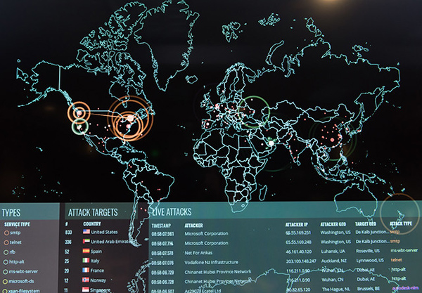 Imagen de ciberataques en tiempo real en el Norse attack map. Foto: U.S. Air Force photo by J.M. Eddins Jr. (CC BY-NC 2.0)