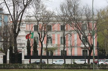 Sede da Embaixada de Portugal em Madrid (Espanha). Foto: Luis García (Zaqarbal) (Wikimedia Commons / CC BY-SA 3.0)