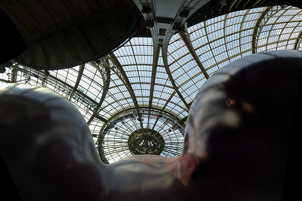Imagen de la escultura ‘Leviathan’ de Anish Kapoor, en Monumenta 2011 en el Grand Palais de París (Francia). Foto: Yann Caradec (CC BY-NC-SA 2.0)