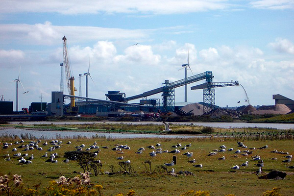 Puerto industrial de Liverpool. Foto: milwardoliver (CC BY-NC-ND 2.0)