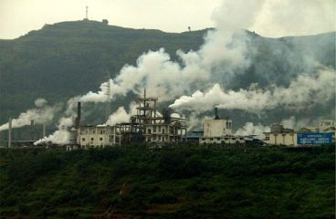 A Factory in China at Yangtze River (China). Photo: High Contrast (Wikimedia Commons / CC BY 2.0 DE)