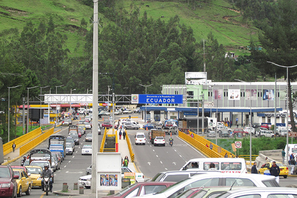 Puente internacional de Rumichaca, en la frontera entre Ecuador y Colombia entre Ipiales y Tulcán. Foto: Xavier Granja Cedeño, Cancillería de Ecuador / Wikimedia Commons (CC BY 2.0)