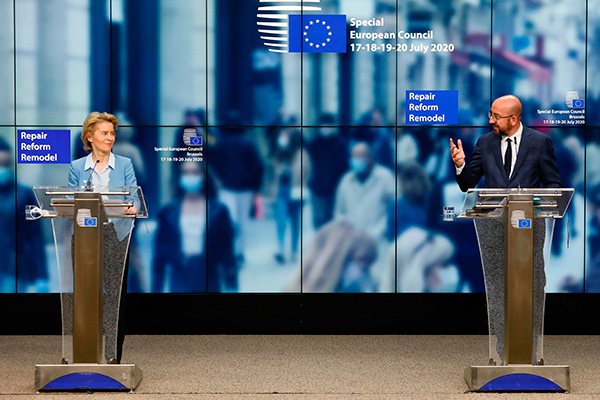 Ursula von der Leyen, presidenta de la Comisión Europea, y Charles Michel, presidente del Consejo Europeo, durante la rueda de prensa del Consejo Europeo extraordinario de julio. Foto: ©European Union 2020