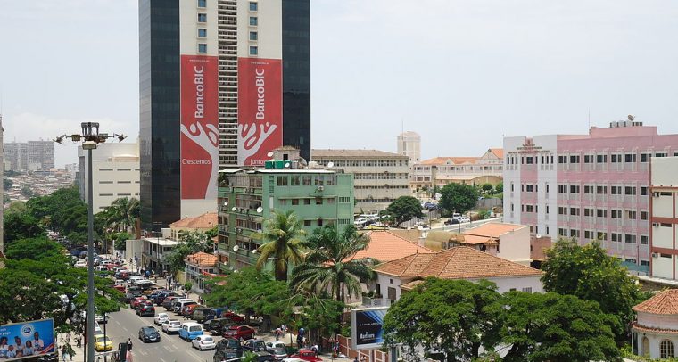 Avenida Amílcar Cabral, Luanda (Angola). Foto: Fabio Vanin (Wikimedia Commons / CC BY-SA 3.0). Blog Elcano