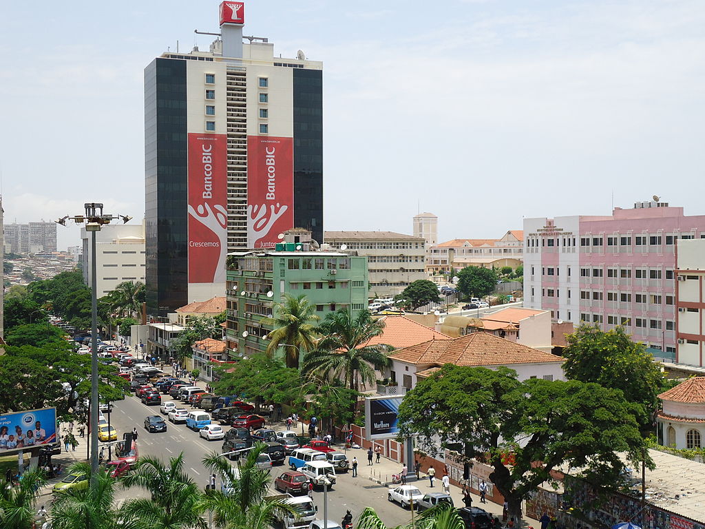 Avenida Amílcar Cabral, Luanda (Angola). Foto: Fabio Vanin (Wikimedia Commons / CC BY-SA 3.0). Blog Elcano