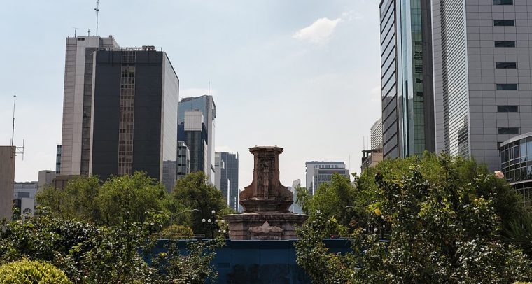 El Gobierno de la Ciudad de México retira la estatua de Cristóbal Colón del Paseo de la Reforma para darle mantenimiento. Foto: EneasMx (Wikimedia Commons / CC BY-SA 4.0). Blog Elcano