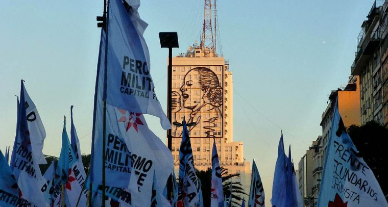 Manifestación por los 10 años del Kirchnerismo en Buenos Aires, Argentina (25/3/2013). Foto: Banfield (trabajo propio) (Wikimedia Commons / CC BY-SA 2.5 AR). Blog Elcano