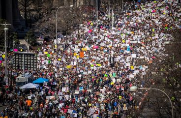 The young have more sway in the US than in Europe. March for Our Lives rally in Washington D.C (24/3/2018). Photo: Phil Roeder from Des Moines, IA, USA (Wikimedia Commons / CC BY 2.0). Elcano Blog