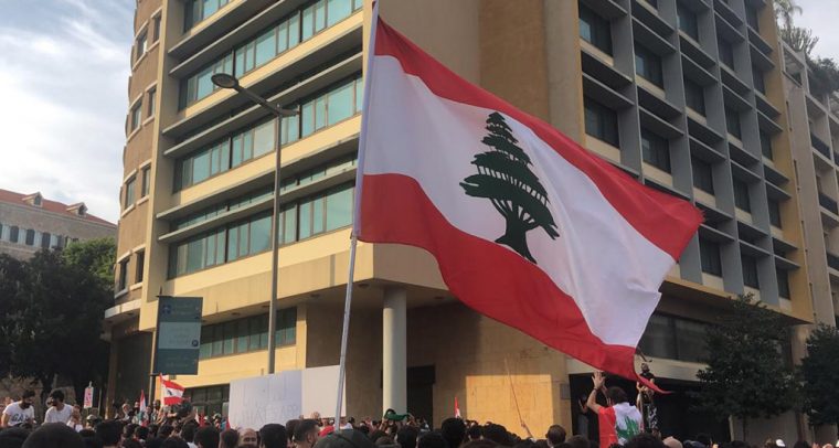 Protestas en el mundo árabe: un río que no cesa. Protestas en Beirut (Líbano), octubre de 2019. Foto: Shahen books (Wikimedia Commons / CC BY-SA 4.0). Blog Elcano