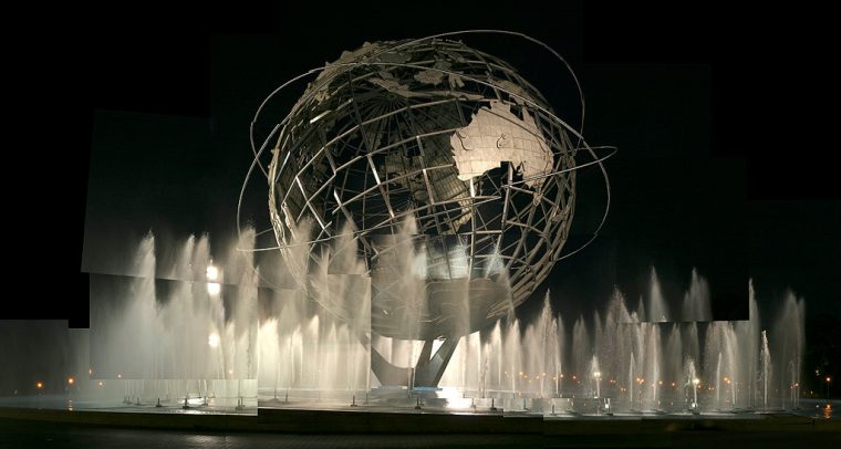 ¿Cuánto pesan las inversiones, la cultura o las capacidades militares en las relaciones internacionales? Imagen de una escultura de un globo terráqueo. Foto: MK Luo (CC BY-NC-ND 2.0). Blog Elcano