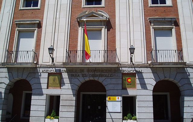 Sede de la AECID (Agencia Española de Cooperación Internacional para el Desarrollo) en Madrid, España. Foto: Panarria (Wikimedia Commons /CC BY-SA 3.0).