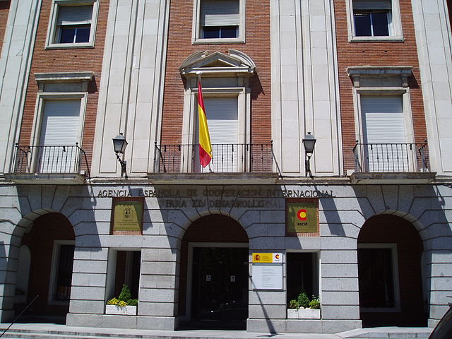 Sede de la AECID (Agencia Española de Cooperación Internacional para el Desarrollo) en Madrid, España. Foto: Panarria (Wikimedia Commons /CC BY-SA 3.0).