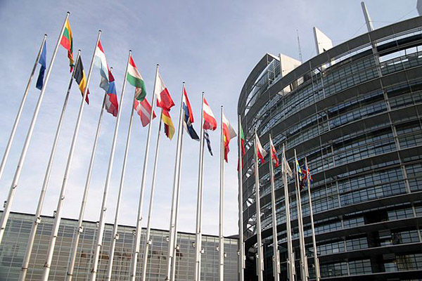 European Parliament Building. Photo: No machine-readable author provided. Rama assumed (based on copyright claims) (Wikimedia Commons / CC BY-SA 2.0 FR)
