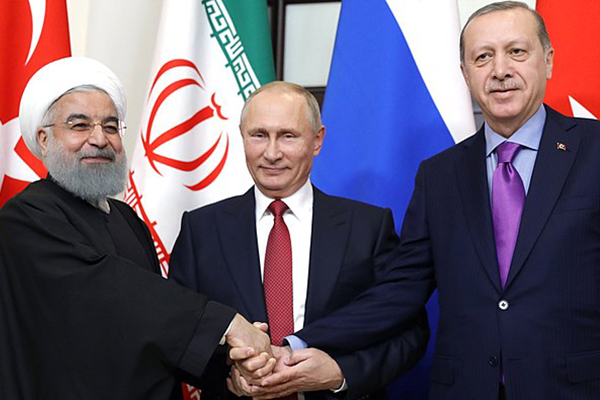 Reunión entre Hassan Rouhani (presidente de Irán), Vladimir Putin (presidente de Rusia) y Recep Tayyip Erdoğan (presidente de Turquía) en el marco del acuerdo de Astaná en Sochi (Rusia). Foto: Kremlin.ru (CC BY 4.0)