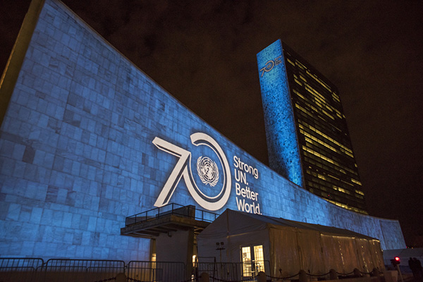 Proyección de los Objetivos de Desarrollo Sostenible y del 70º aniversario de la ONU. Foto: United Nations Photo/Cia Pak. Blog Elcano