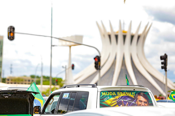 Manifestaciones de apoyo a Jair Bolsonaro en Brasilia (21/10/2018). Foto: ©2018 Alessandro Dias (CC BY-NC-ND 2.0).