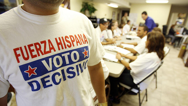 Volunteers from a Latin group in the counties of Orange and Osceola. (Hilda M. Perez). Photo: Orlando Sentinel. Elcano Blog