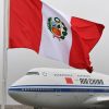 El avión que lleva a bordo a Li Keqiang, Primer Ministro de la República Popular China, aterriza en Perú en mayo de 2015. Foto: Ministerio de Relaciones Exteriores del Perú / Flickr
