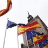 Banderas de España y la Unión European en la Plaza de la Villa, Madrid. Foto: Contando Estrelas (CC BY-SA 2.0)