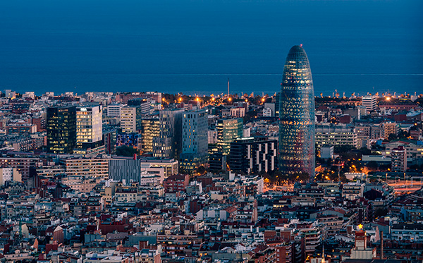 Vista aérea del distrito tecnológico barcelonés 22@, con la Torre Glòries en primer plano. Foto: Maciek Lulko (CC BY-NC 2.0)