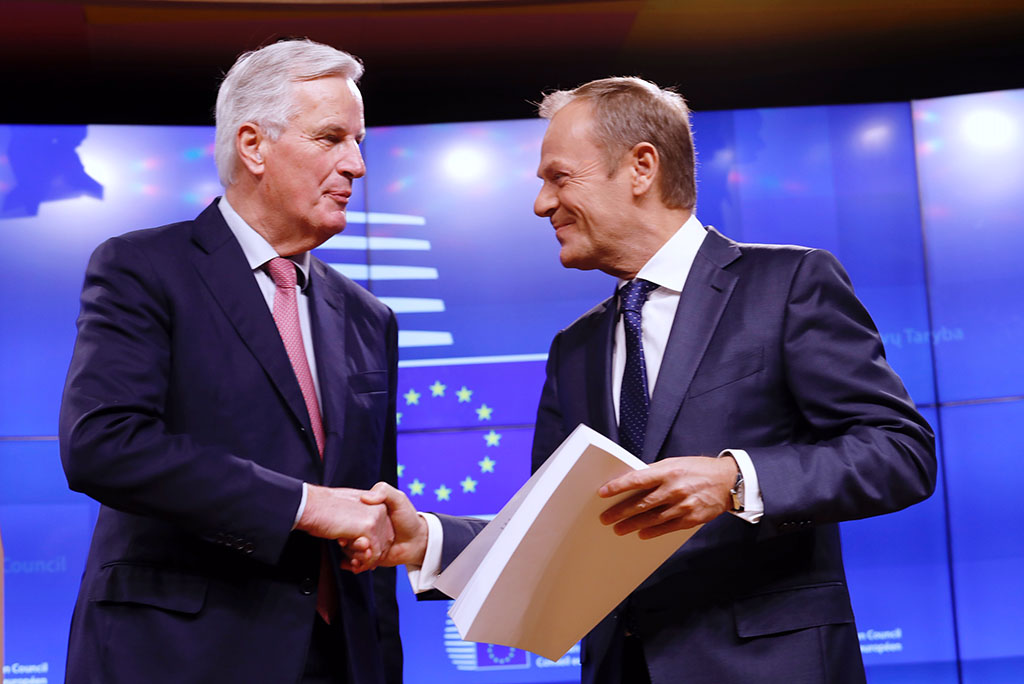 Michel Barnier y Donald Tusk durante la entrega del borrador del acuerdo sobre el Brexit (15/11/2018). Foto: ©European Union.