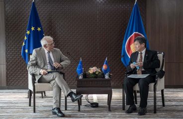 ¿Hay sitio para la UE en el Indo-Pacífico? Visita de la ASEAN: Discusión entre Lim Jock Hoi, a la derecha, y Josep Borrell Fontelles. Foto: Oscar Siagian, European Union, 2021. Blog Elcano