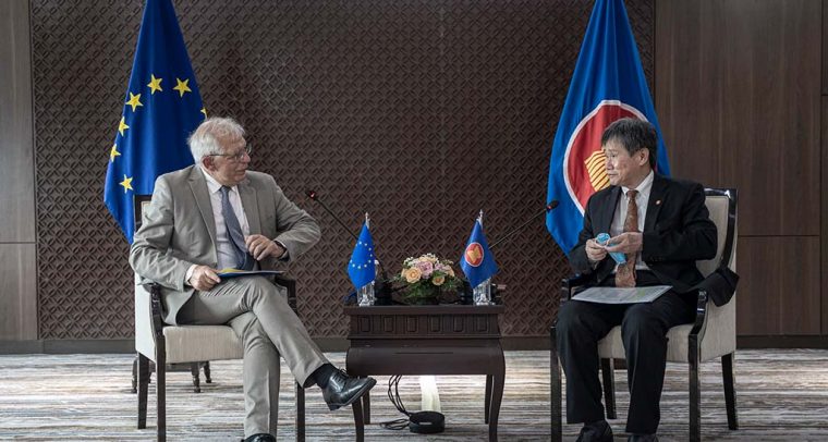 ¿Hay sitio para la UE en el Indo-Pacífico? Visita de la ASEAN: Discusión entre Lim Jock Hoi, a la derecha, y Josep Borrell Fontelles. Foto: Oscar Siagian, European Union, 2021. Blog Elcano