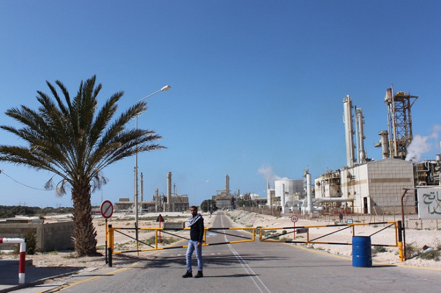 Complejo petrolífero de Brega entre Sirte y Ajdabiya, Libia (2011). Foto: Al Jazeera English / Flickr (CC BY-SA 2.0). Blog Elcano