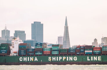 La dependencia de China en las cadenas de suministro españolas. Buque portacontenedores de China. Foto: Thomas Hawk (CC BY-NC 2.0)