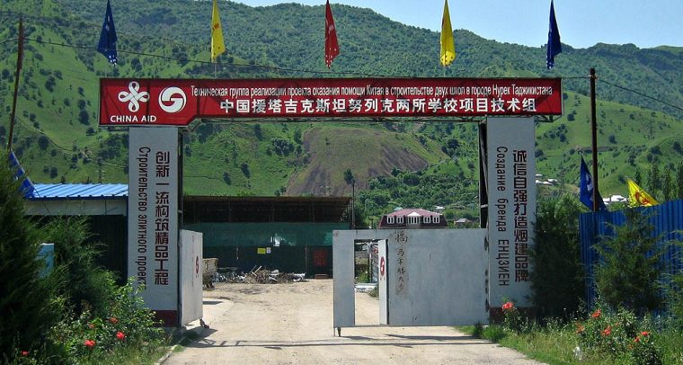 Aid, power and politics: the debate needs to go back to basics (China aid project in Nurek, Tajikistan. Photo: Prince Roy - CC BY 2.0). Blog Elcano