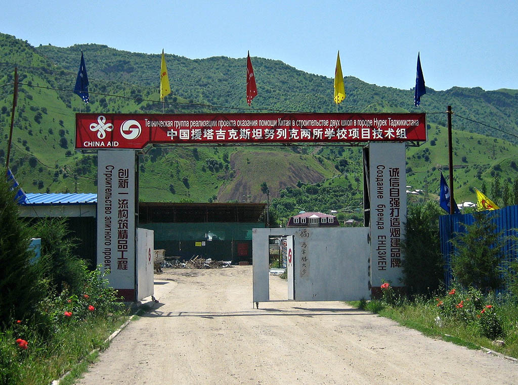 Aid, power and politics: the debate needs to go back to basics (China aid project in Nurek, Tajikistan. Photo: Prince Roy - CC BY 2.0). Elcano Blog