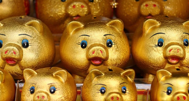 Cuando China se enfría, el mundo se estremece. Huchas doradas para celebrar el año nuevo lunar chino del cerdo. Foto: bebouchard (CC BY-NC 2.0). Blog Elcano