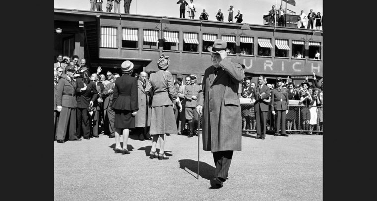 Llegada de Winston Churchill al aeropuerto de Dübendorf (Zúrich, Suiza) el 19 de septiembre de 1946. Foto: Keystone and RDB / SWI. Blog Elcano