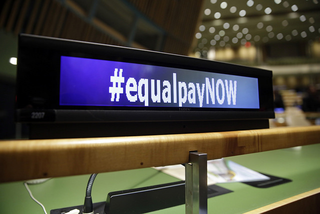 La brecha salarial de género bajo el microscopio. Foto: UN Women/Ryan Brown / Flickr (CC BY-NC-ND 2.0). Blog Elcano