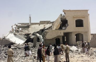 Casa destruida al sur de Saná tras los bombardeos aéreos (12/6/2015). Foto: Ibrahem Qasim (trabajo propio) vía Wikimedia Commons. Licencia Creative Commons Reconocimiento-CompartirIgual. Blog Elcano