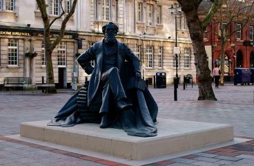 Estatua de Charles Dickens en Guildhall Square, Portsmouth. Foto: Peter Trimming (CC BY 2.0). Blog Elcano