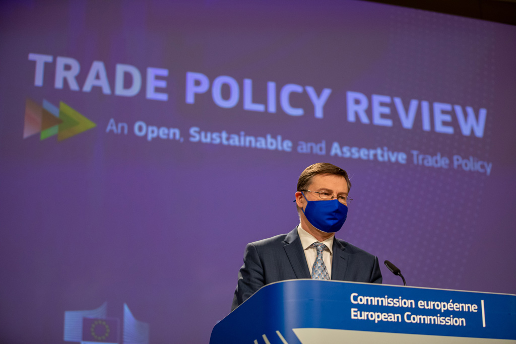 Valdis Dombrovskis, Comisario de Comercio y vicepresidente de la Comisión Europea, durante la rueda de prensa de presentación de la nueva estrategia comercial (18/2/2021). Foto: Xavier Lejeune / EC - Audiovisual Service, ©European Union, 2021. Blog Elcano