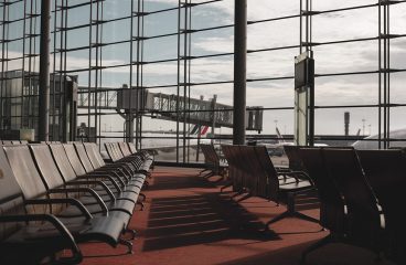 Globalisation reimagined. Image of an empty airport. Photo: Dyana Wing So (@dyanawingso). Elcano Blog