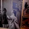 Foto de la exhibición “Giuseppe Tomasi di Lampedusa (1896-1957): un lettore europeo”. Luchino Visconti dirige a Burt Lancaster y a Claudia Cardinale en la escena del baile en la adaptación cinematográfica de “El gatopardo” (1963). Foto: Carlo Raso (Dominio público).